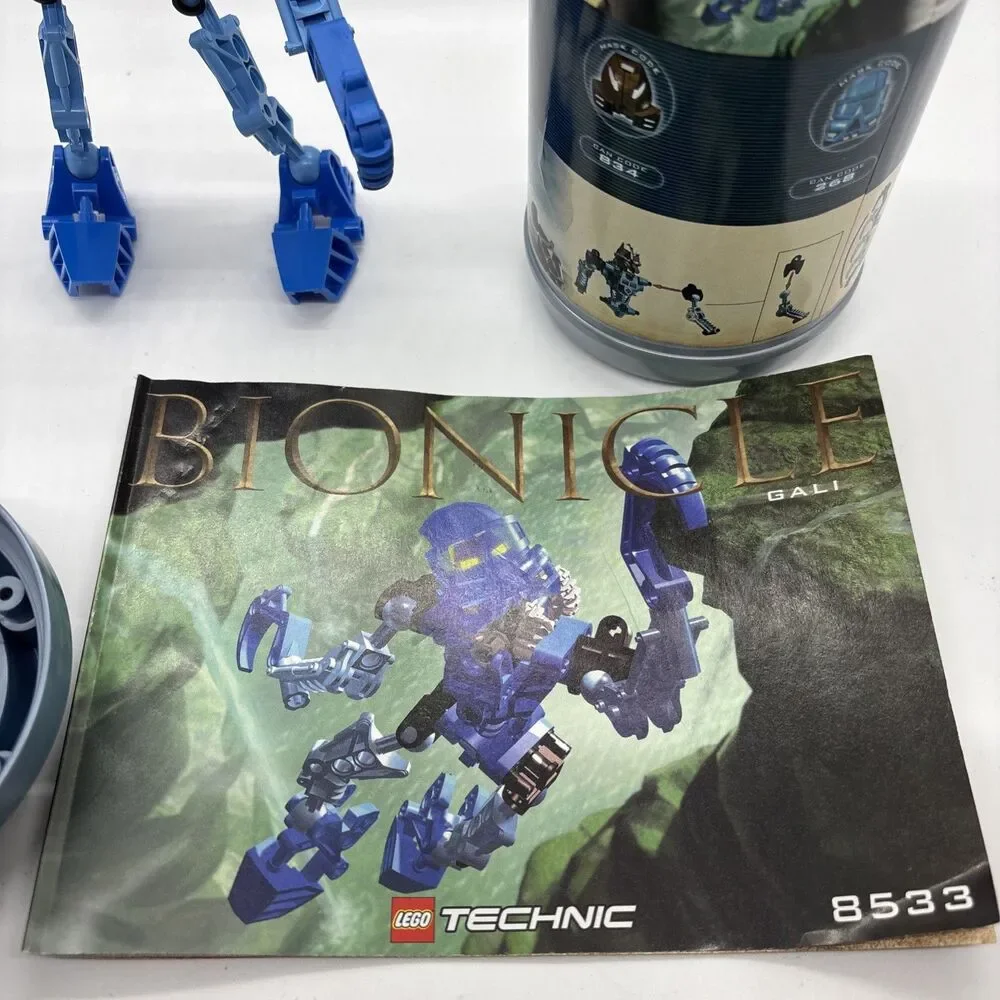 LEGO Technic Bionicle #8533 Gali w/ Instructions and Canister - Complete